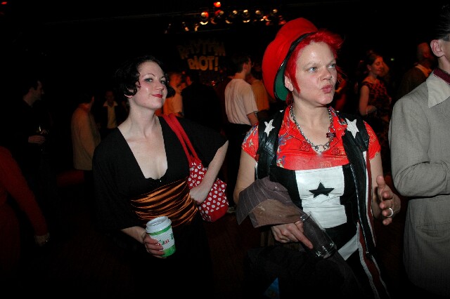 min 2007 11 24 riot 543